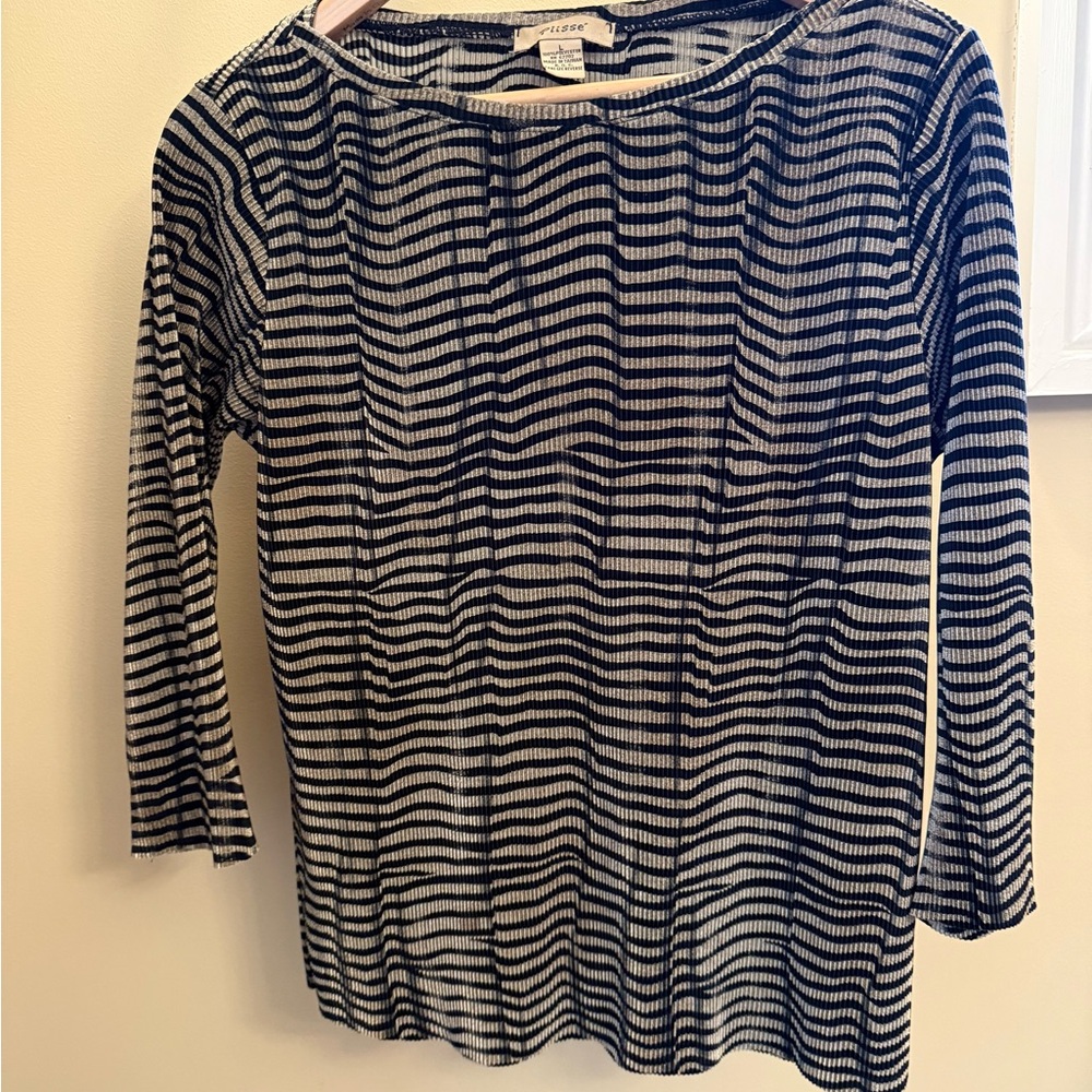 Chic Striped Black and Gold fit on body style shirt